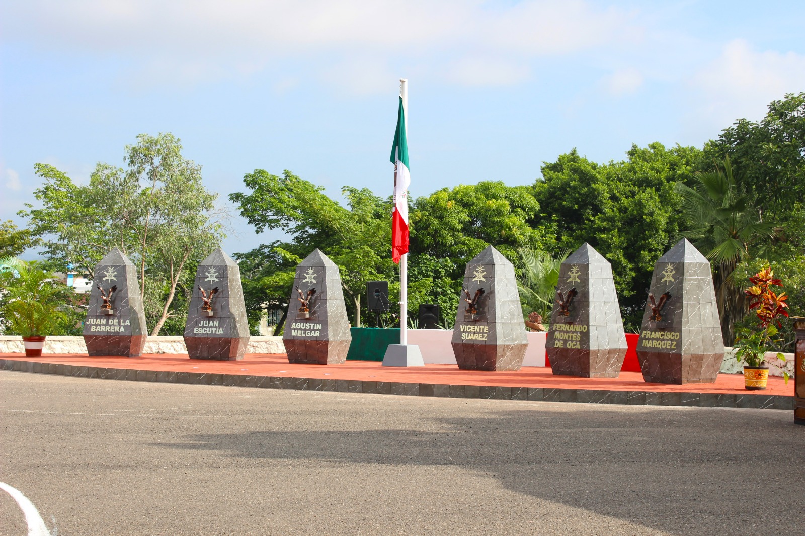 Inaugura la Tercera Región Militar hemiciclo para celebrar el Bicentenario del Heroico Colegio Militar en Mazatlán