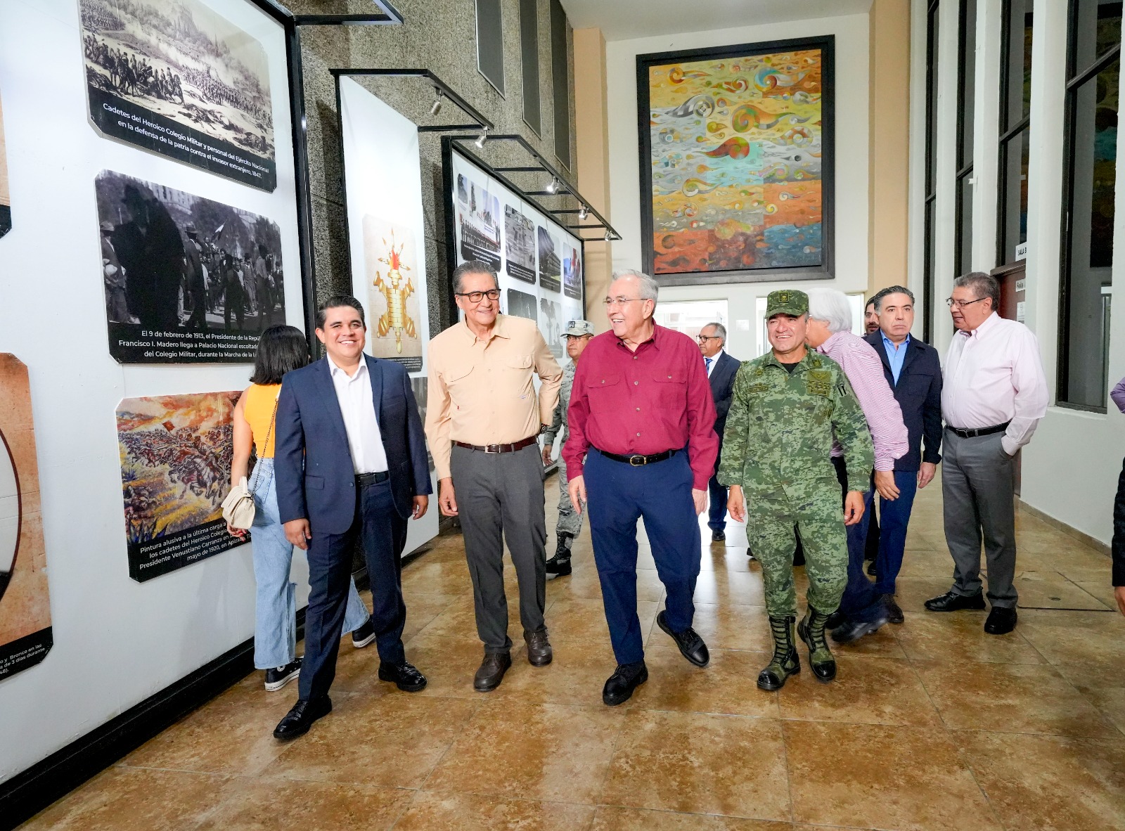 Visitan gobernador y comandante de la Novena Zona la exposición fotográfica de las Fuerzas Armadas