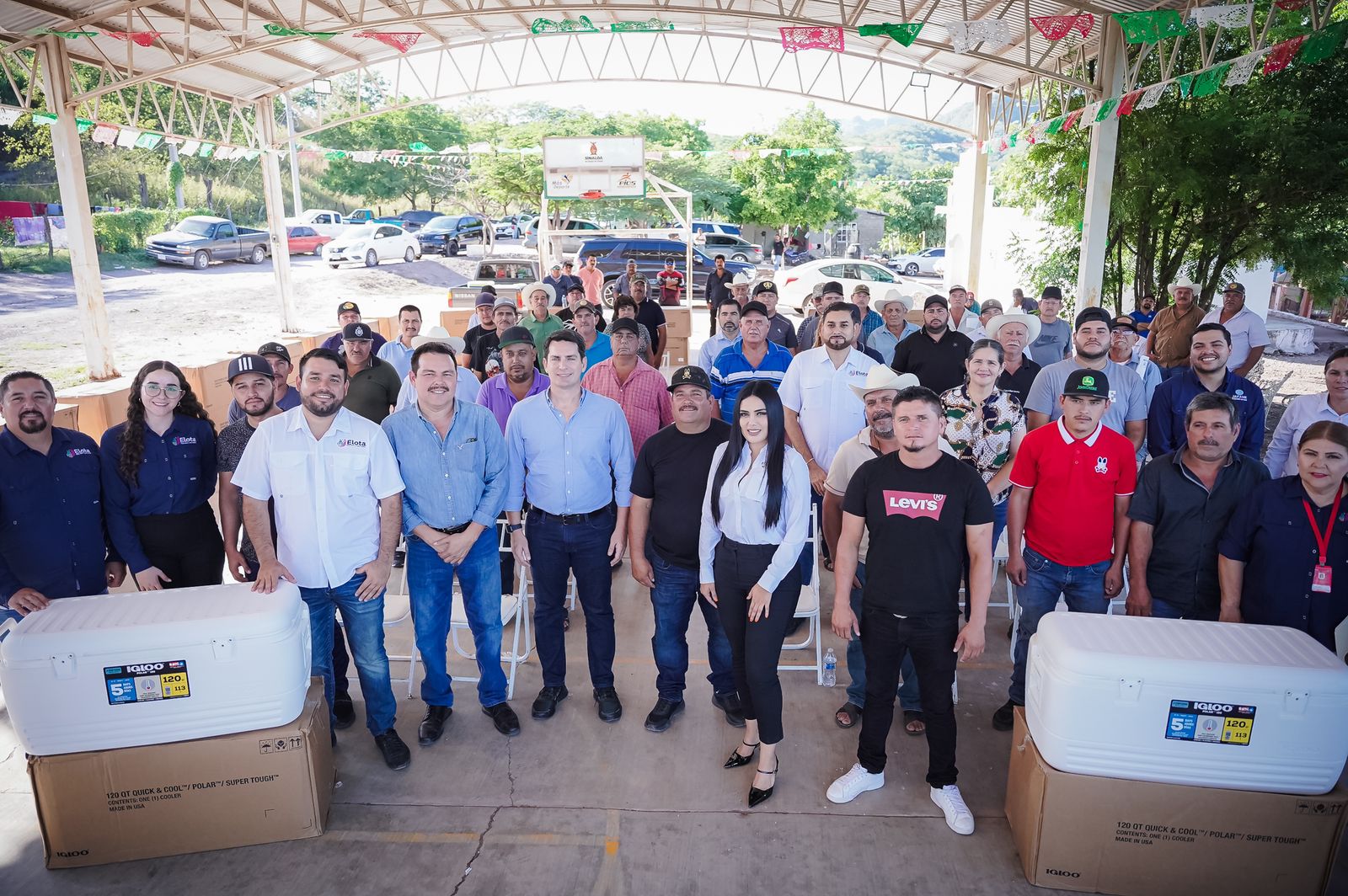 Equipan con 40 hieleras a pescadores de 7 cooperativas de la presa El Salto en Elota