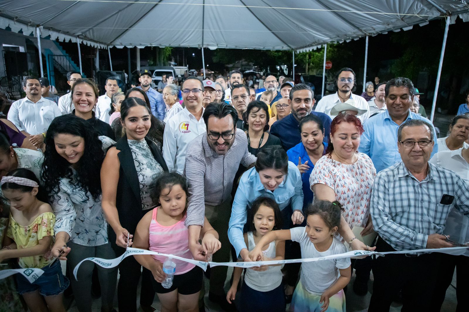 “Va a beneficiar a 200 personas”; entrega alcalde calle pavimentada en la colonia Miguel Hidalgo