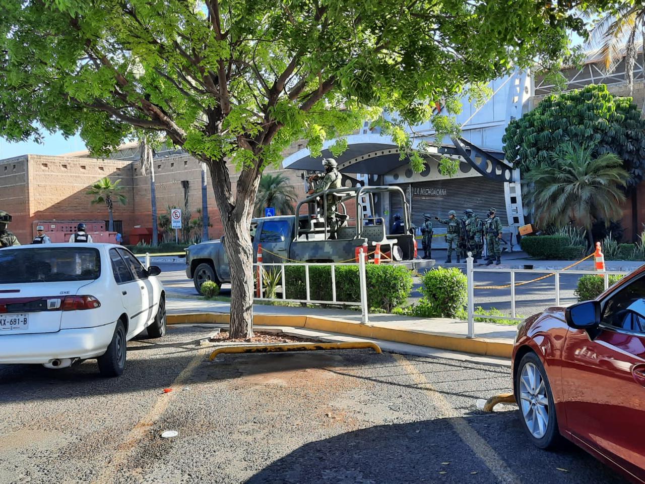 Someten a hombre que intentó asaltar comercio con pistola de plástico en Central Camionera Milenium de Culiacán