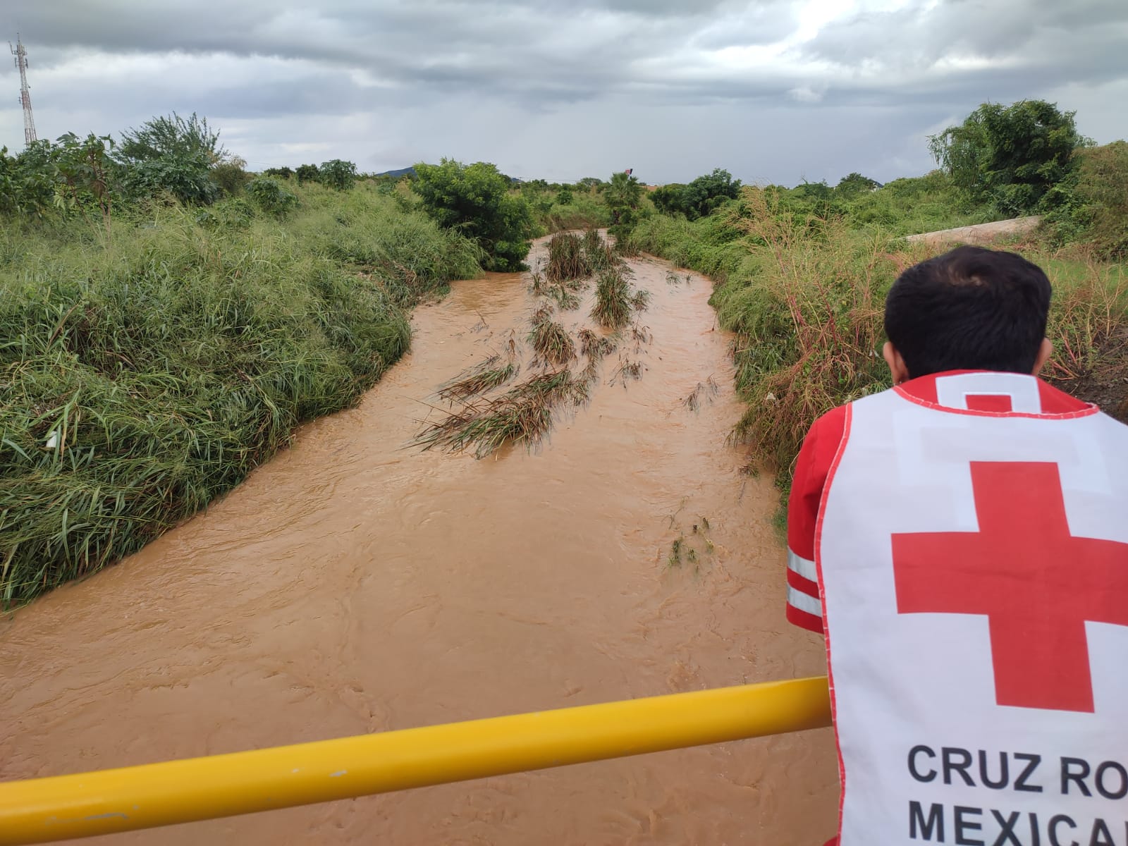 Activan búsqueda para encontrar a Lizandro Amado, fue arrastrado por el arroyo Jabalines en Mazatlán