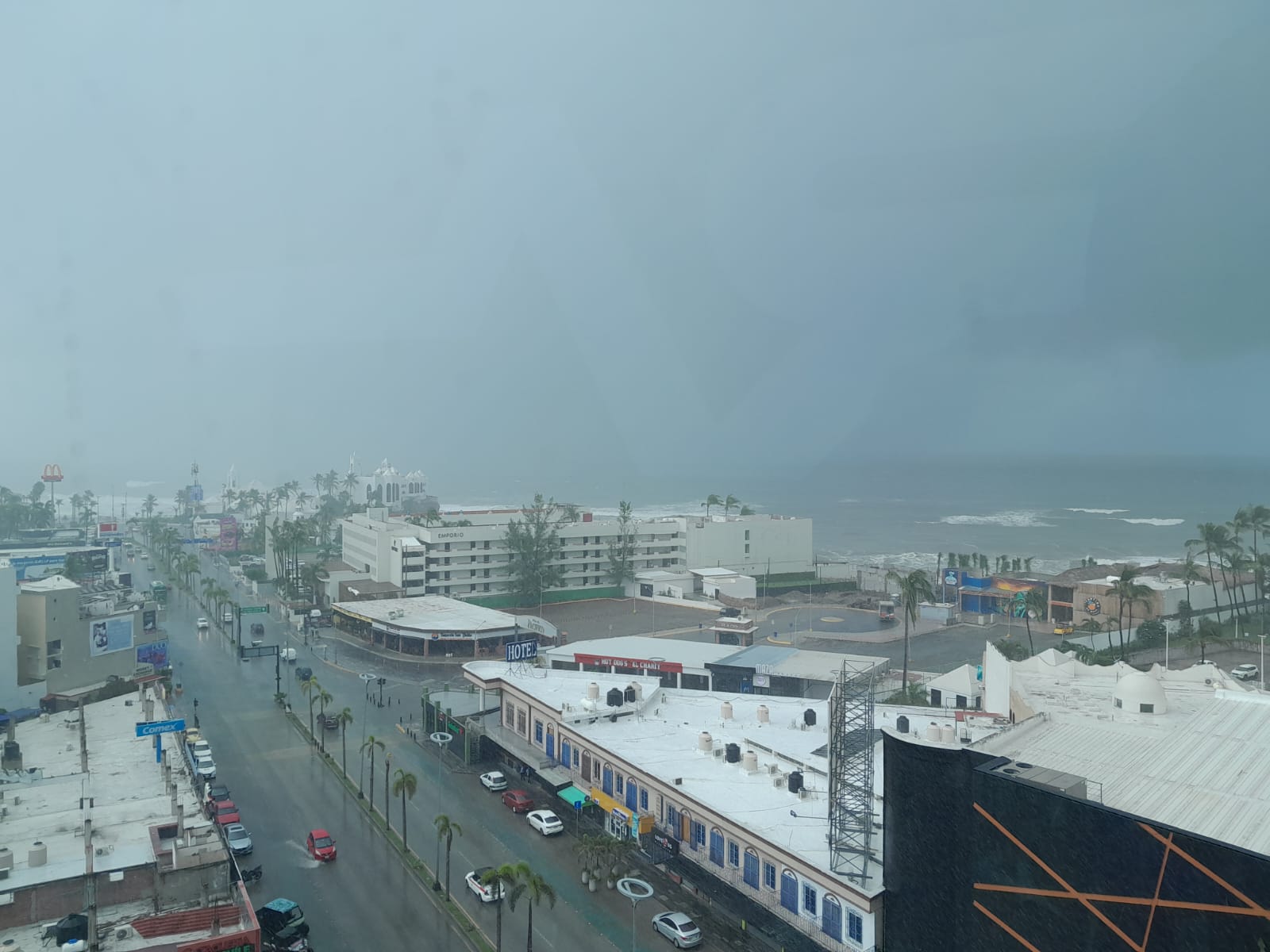 ¡Caen las primeras lluvias! Aguacero en Mazatlán a causa del huracán ‘Norma’