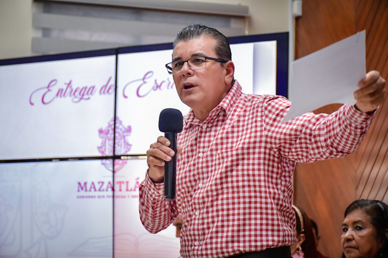 Con resultados, rezagos y hasta demandas, ya prepara el alcalde de Mazatlán su primer informe para noviembre