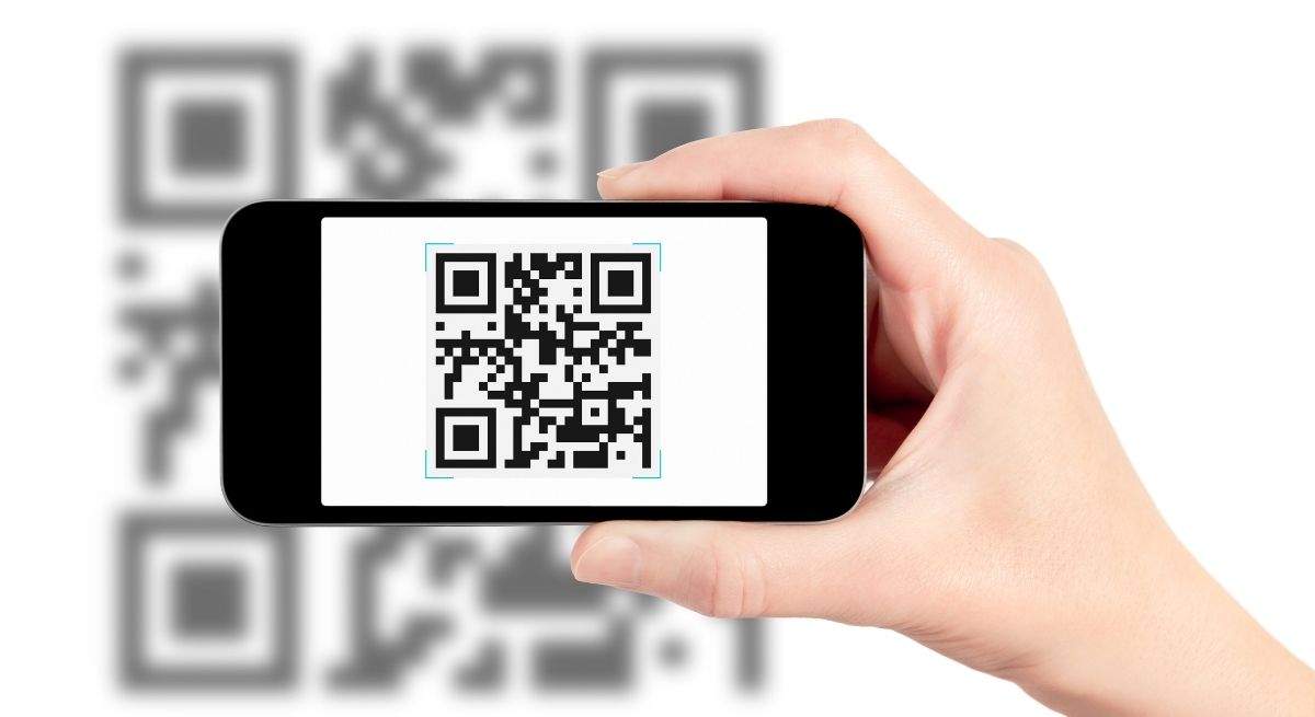 ¡Mejor a hojear el menú! Advierten riesgo de fraude por usar códigos QR en restaurantes