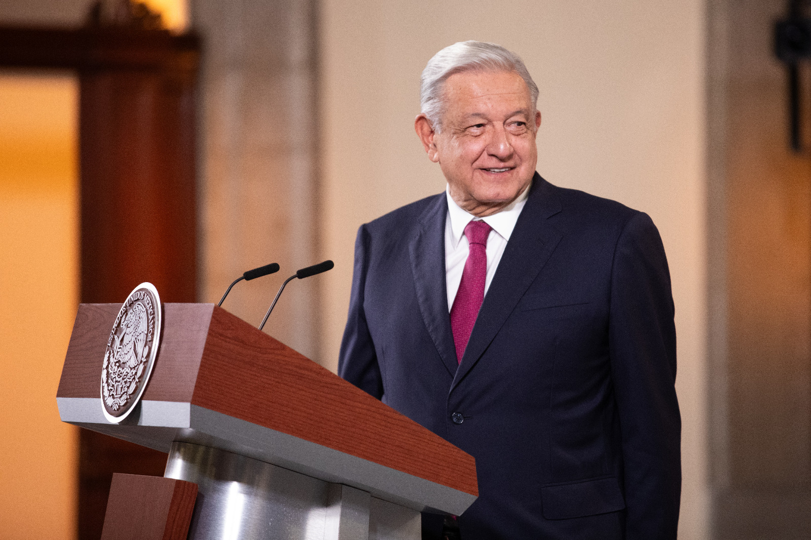 Ahora contra la ‘posdata de AMLO’… INE instruye modificar el mensaje inicial de las ‘mañaneras’