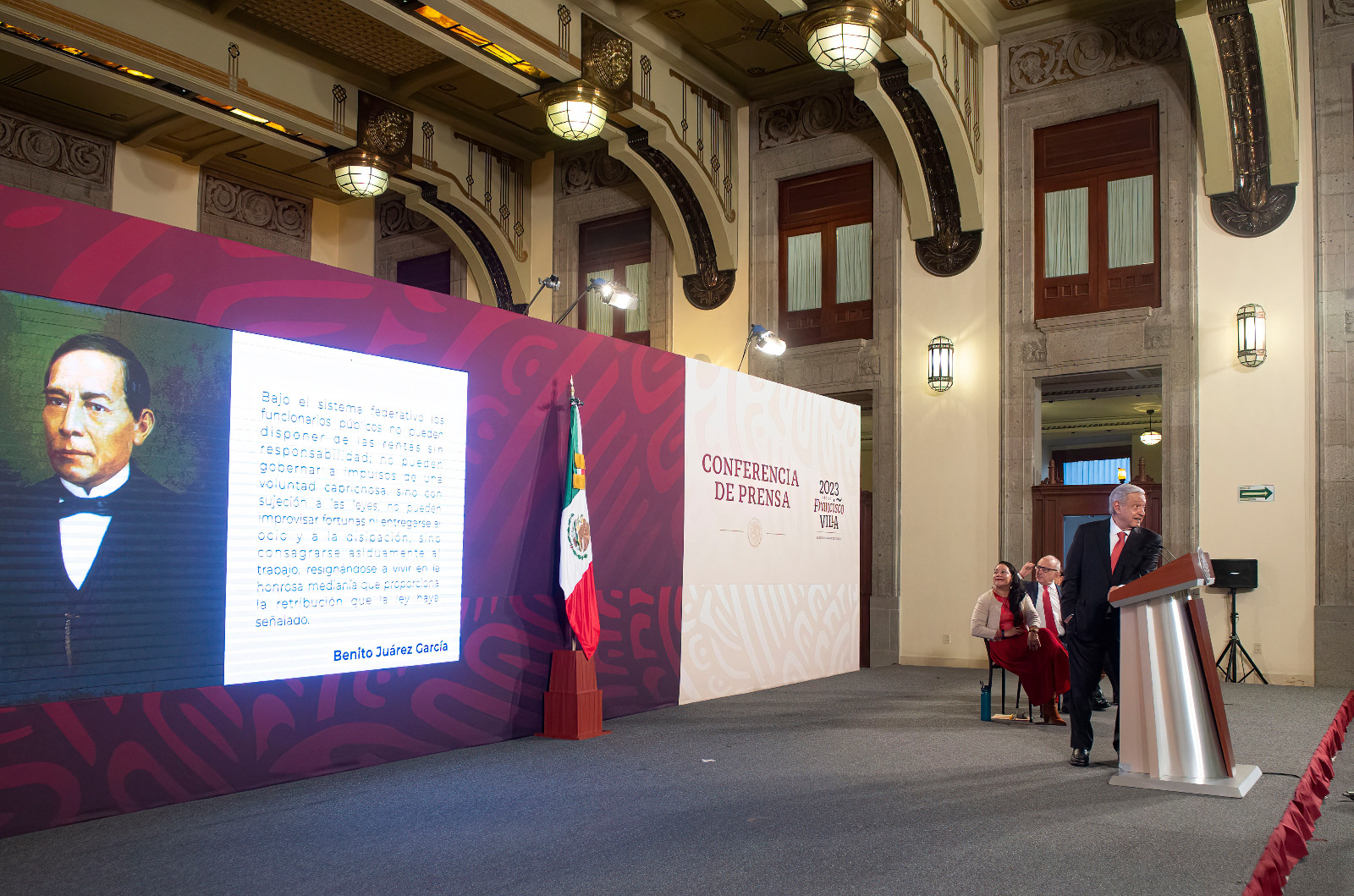 Plantea AMLO que 15 mil mdp ‘recortados’ al Poder Judicial se canalicen a becas