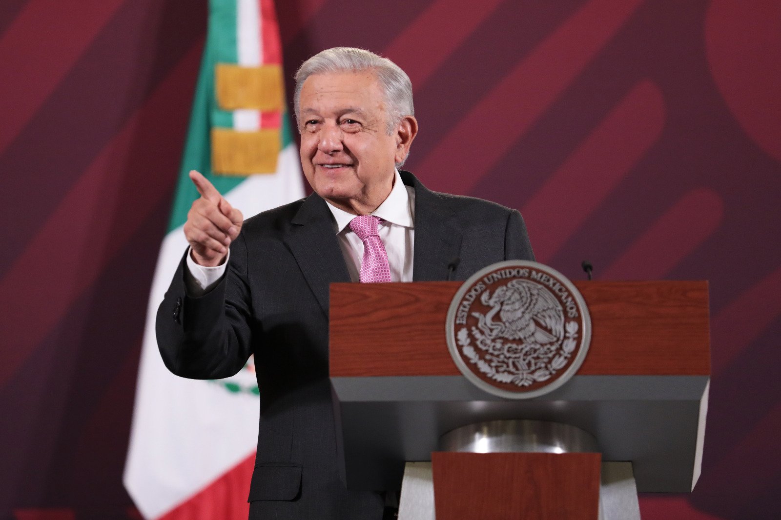 AMLO llama a la prudencia a los aspirantes de Morena a las candidaturas estatales
