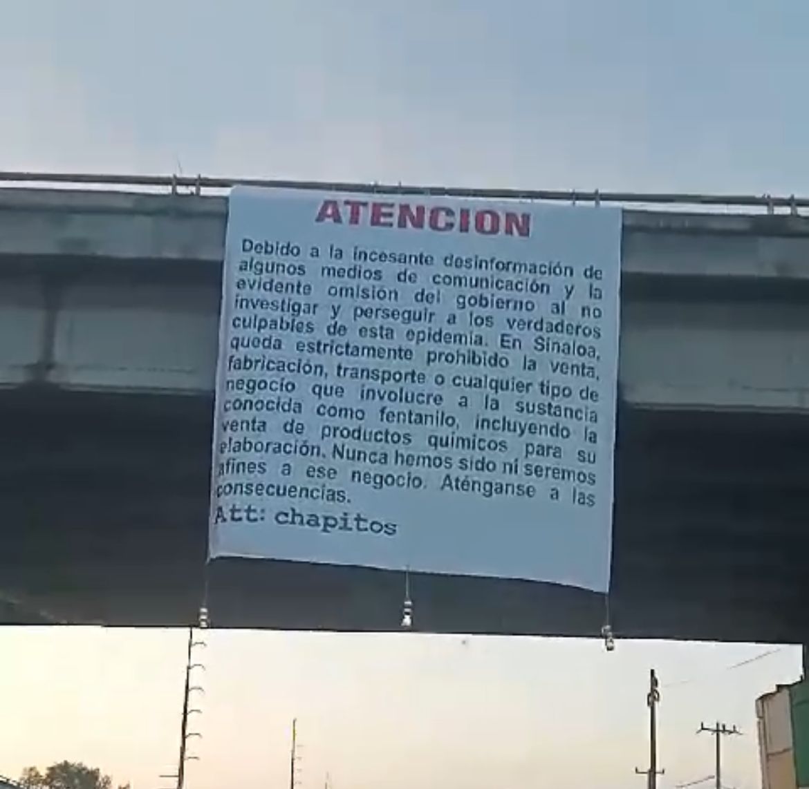 Aparecen mantas donde “Los Chapitos” se deslindan y prohíben venta de fentanilo en Sinaloa
