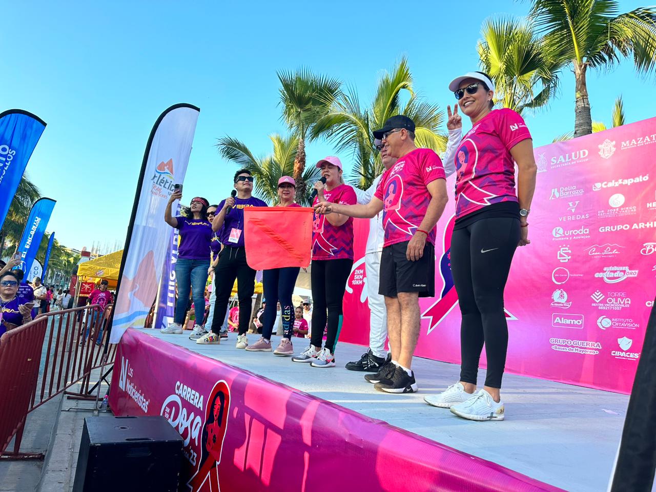 Autoridades se contagian de ‘oleada rosa’ en carrera Vibra Radio y Noticieristas Mazatlán