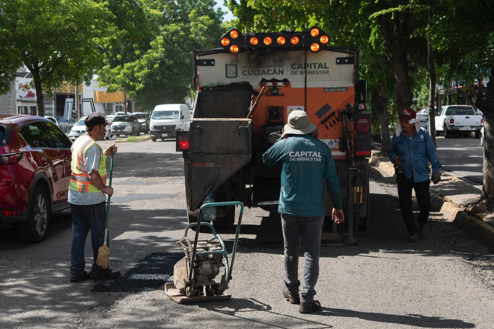 Avanza bacheo de tramos afectados en bulevares y avenidas en Culiacán