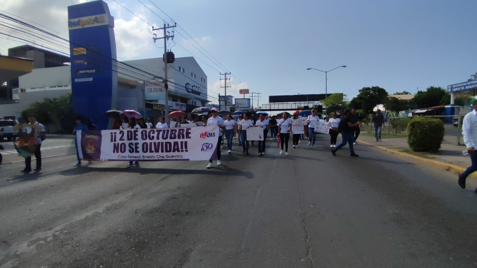 Con una marcha, jóvenes de las Casas de Estudiantes de Mazatlán recuerdan masacre del 2 de octubre