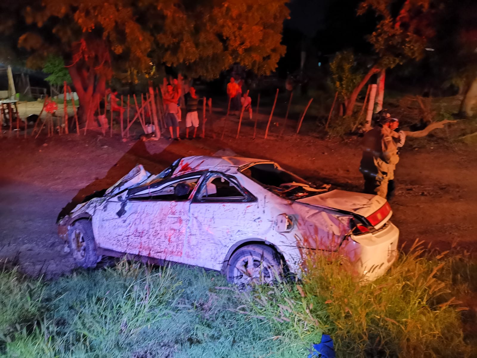 Conductor de un Honda pierde la vida tras volcarse en la México 15 en Ahome