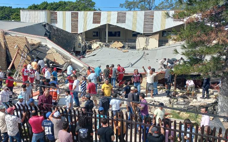 Lamenta López Obrador trágicos hechos del fin de semana como el desplome de techumbre en Ciudad Madero