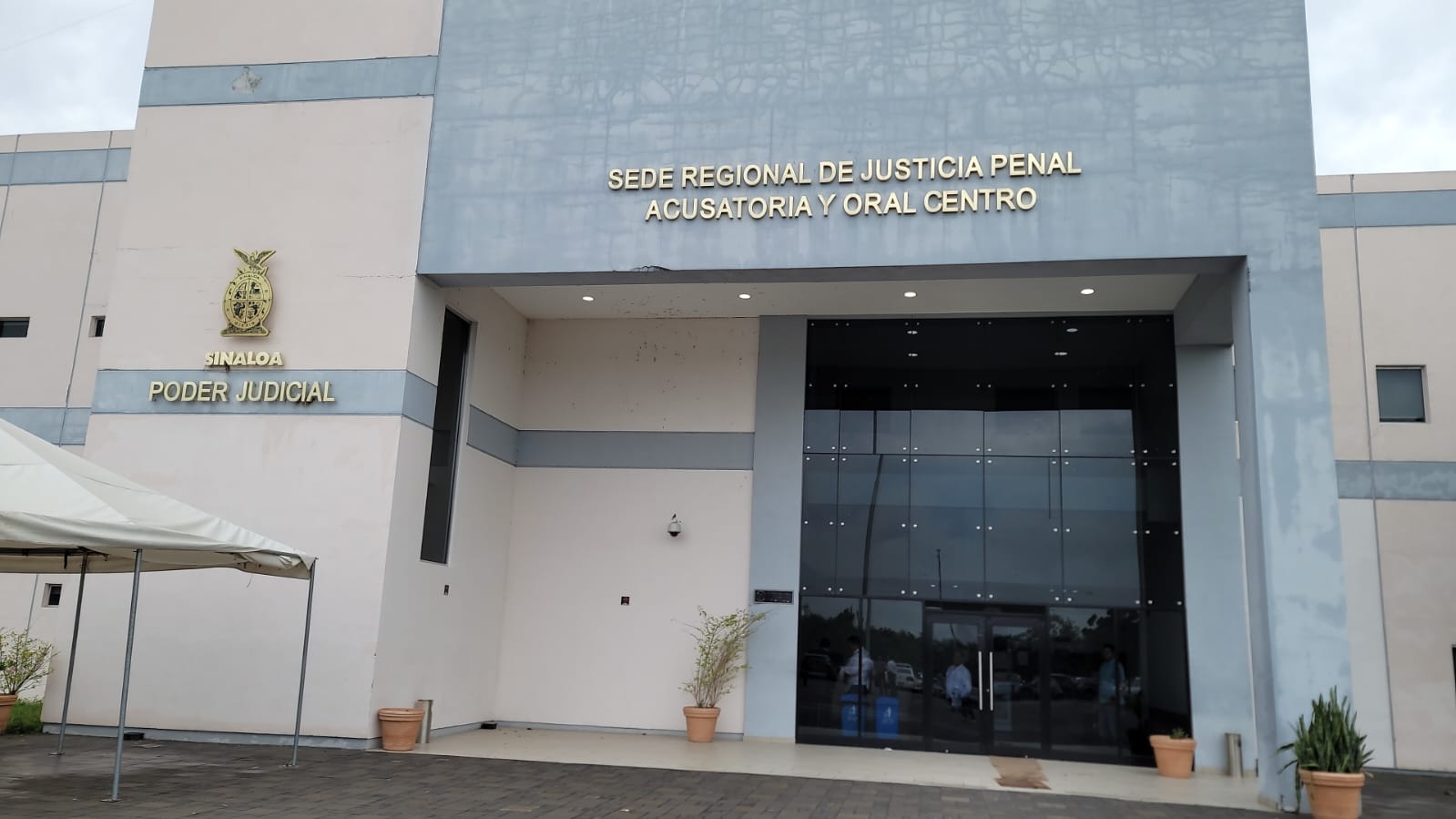 Por quinta ocasión consecutiva Cuén Díaz se ausenta y juez reprograma audiencia