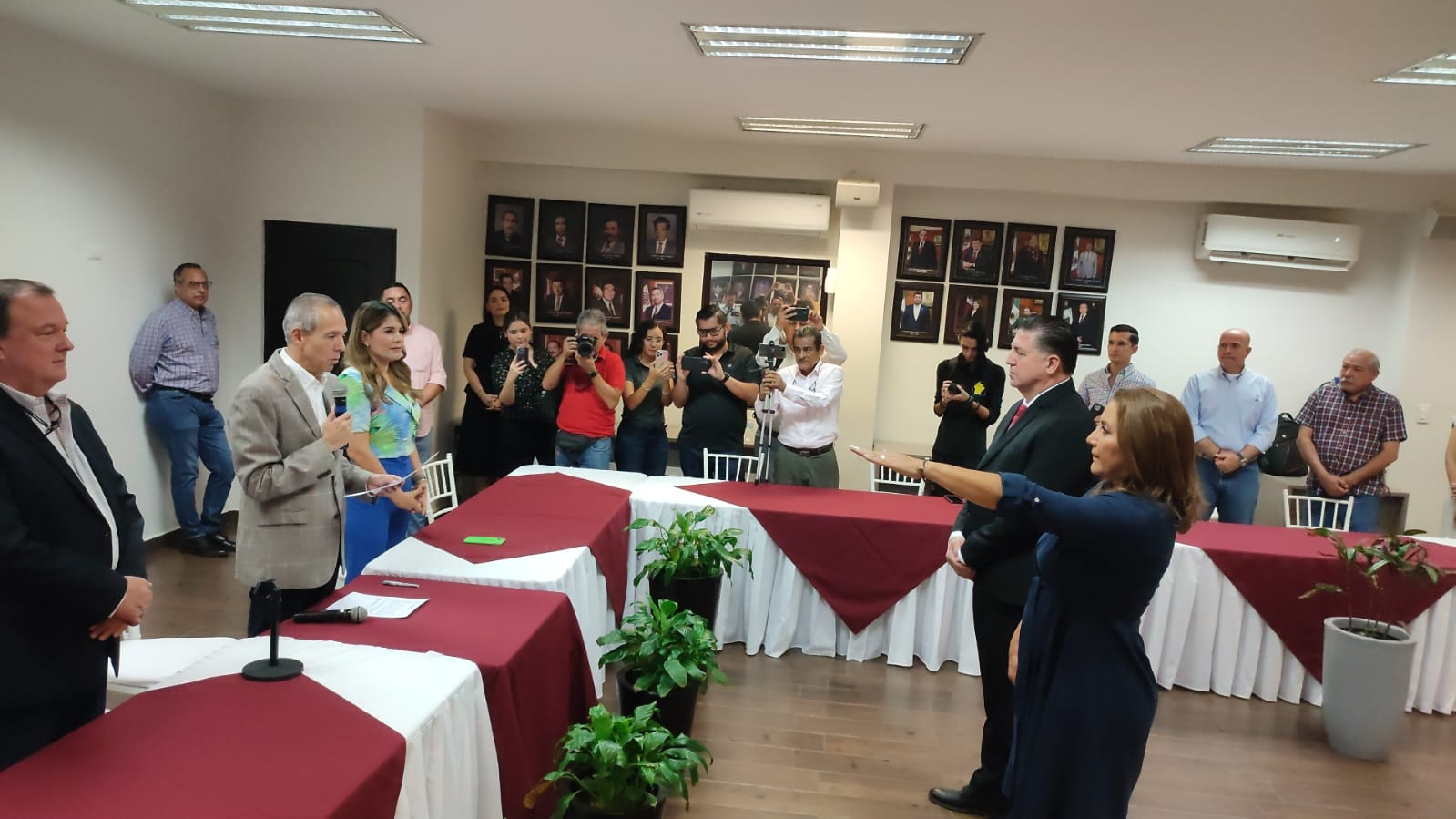 Toman protesta nuevos directores de Administración y Egresos en Ahome