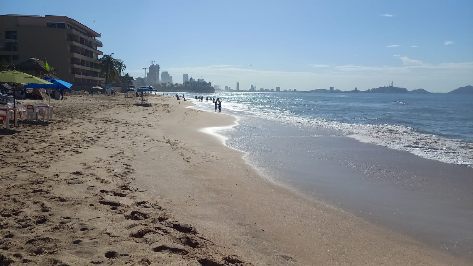 En Mazatlán habilitan acceso a playas para bañistas, pero con recomendaciones debido a corrientes marinas
