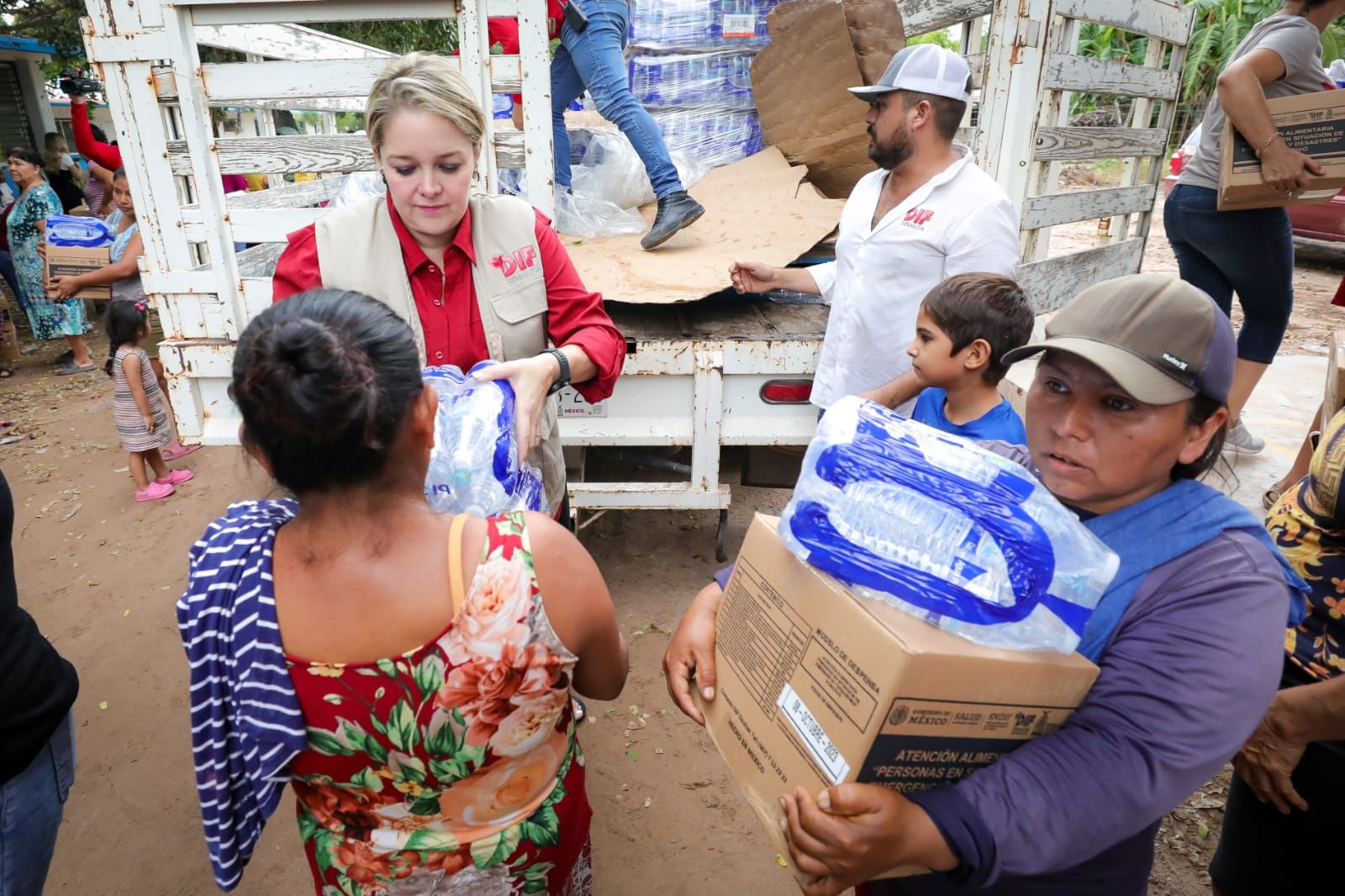 Atiende DIF Sinaloa a familias damnificadas por “Norma” en Elota