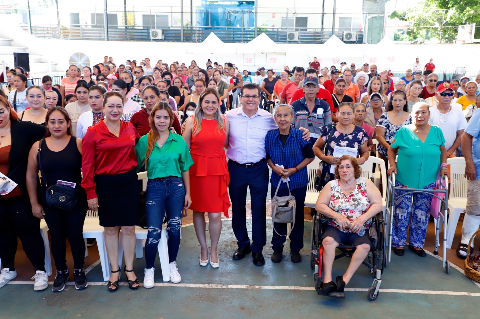 Entrega DIF Mazatlán y el municipio apoyos para madres solteras y adultos mayores