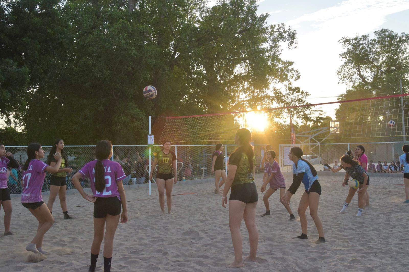 Entrega ayuntamiento de El Fuerte cancha para voleibol de playa en Campo Esperanza