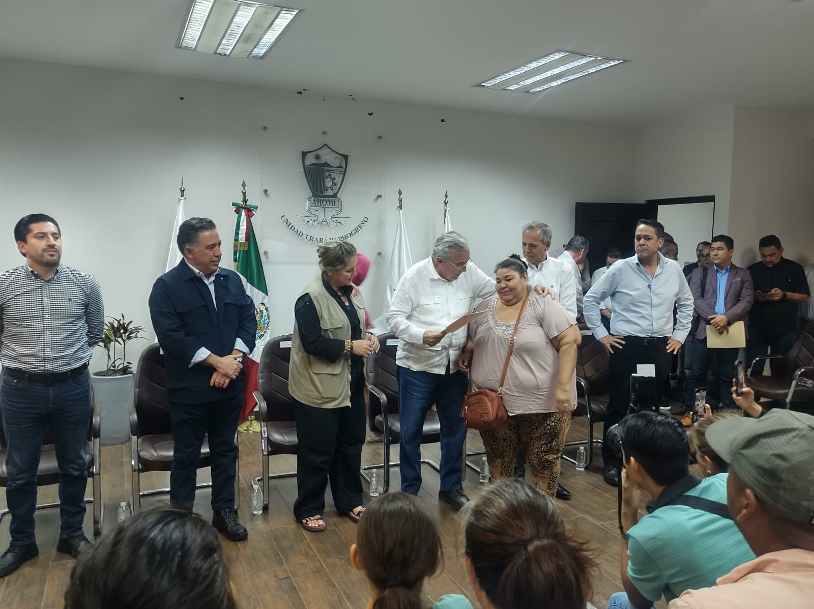 Entregan apoyos a familias damnificadas por ‘Norma’ en Ahome; Gobierno de Sinaloa derrama 21 mdp