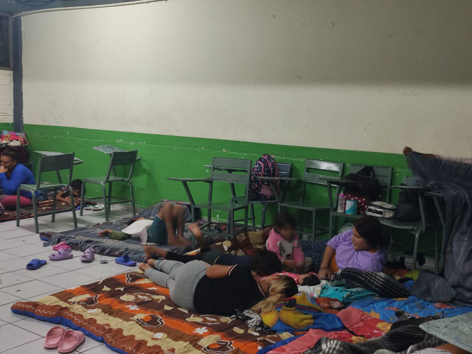 Buscan sitio seguro familias de Los Mochis para protegerse de efectos de ‘Norma’