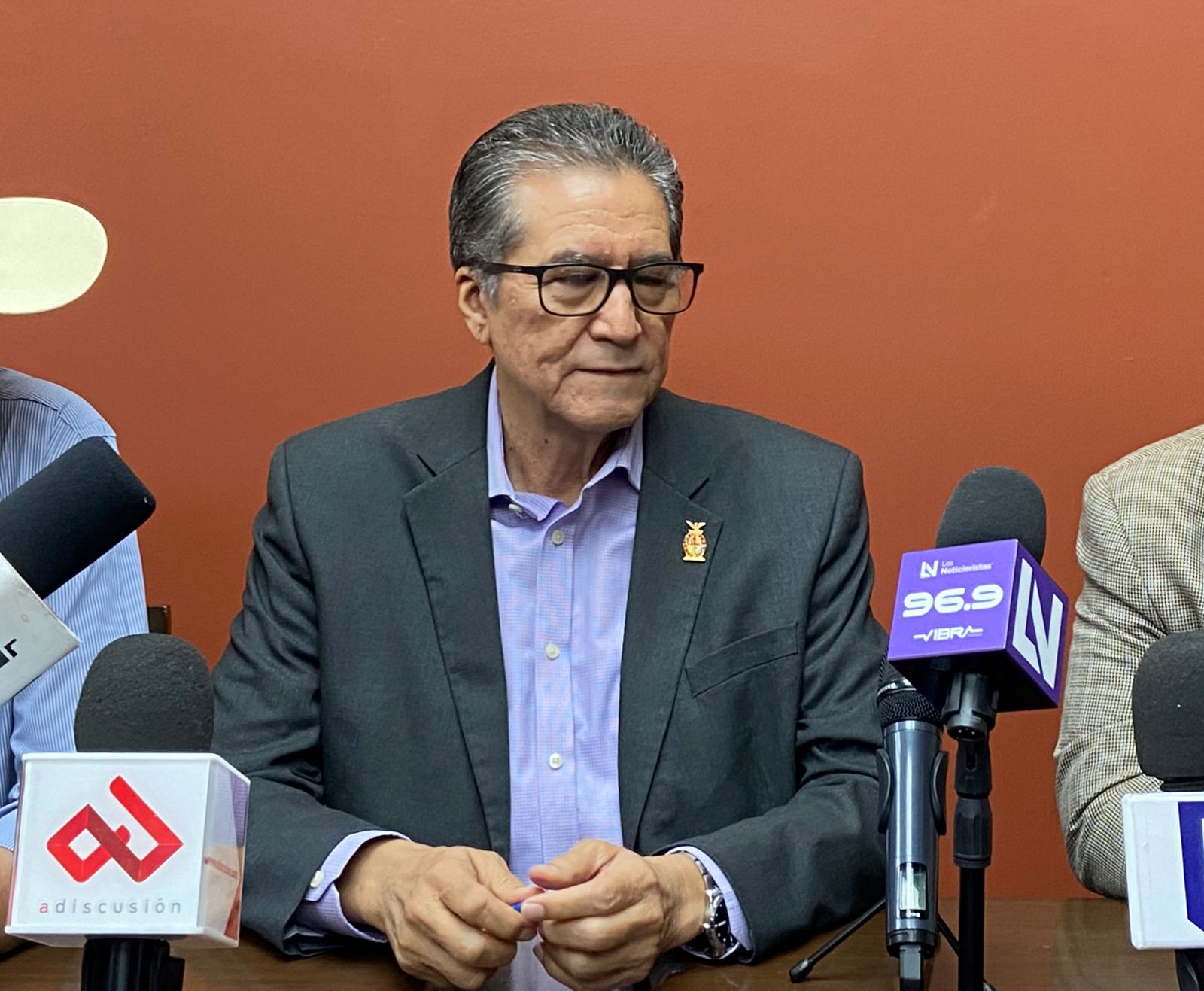 Mantendrán diálogo con expolicías, pero el presupuesto de los municipios no le compete el Congreso, aclara diputado
