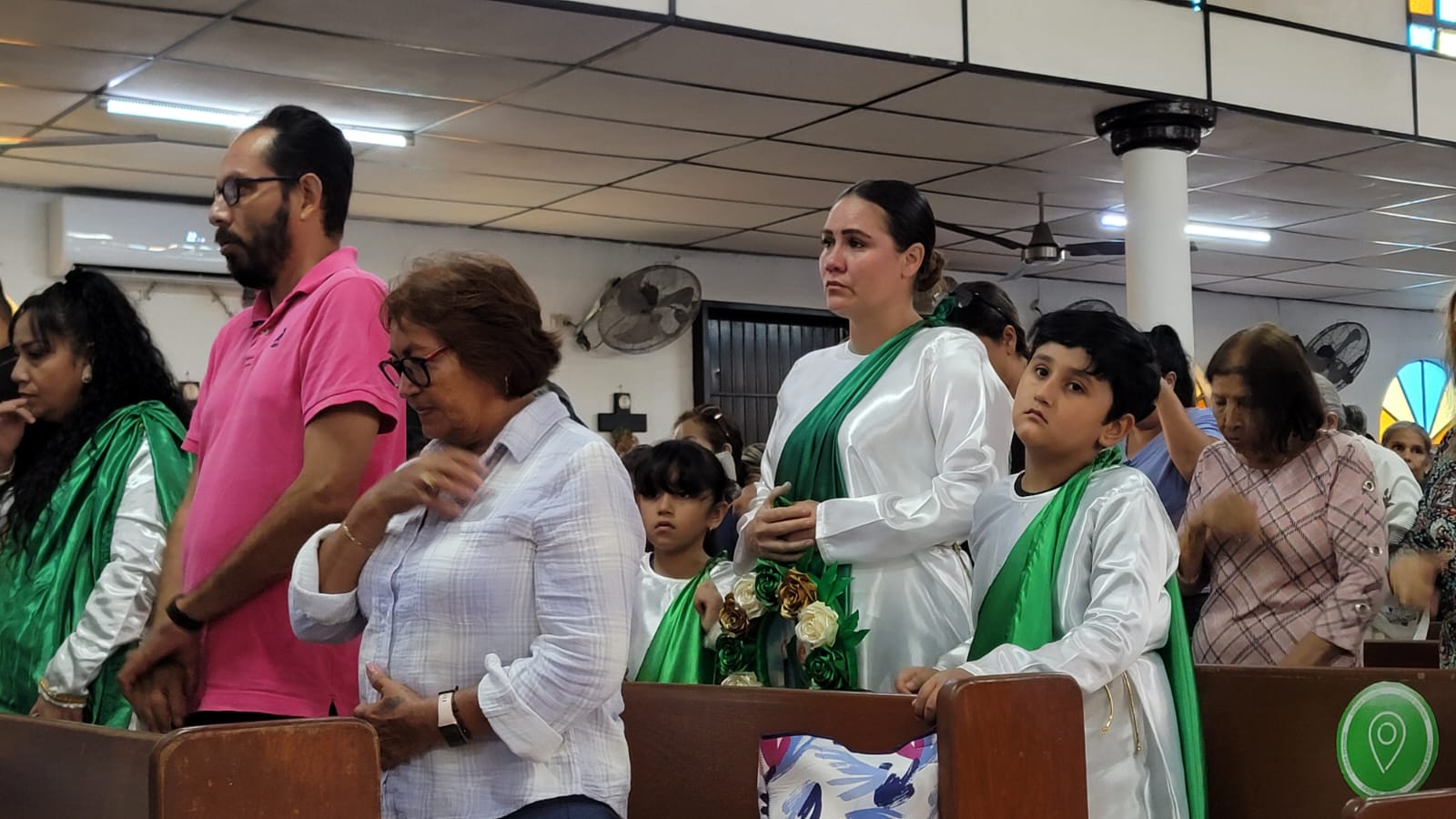 Feligreses visitan a San Judas Tadeo en su parroquia, en Culiacán, este sábado, en su día