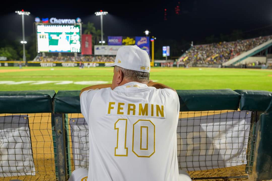 Félix Fermín estratega de los Cañeros de Los Mochis, es galardonado como Manager del Año en la LMB