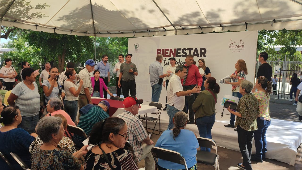 ‘No tenemos agua, pero sí la cobran’: Expresan vecinos de la colonia 12 de Octubre a Gerardo Vargas