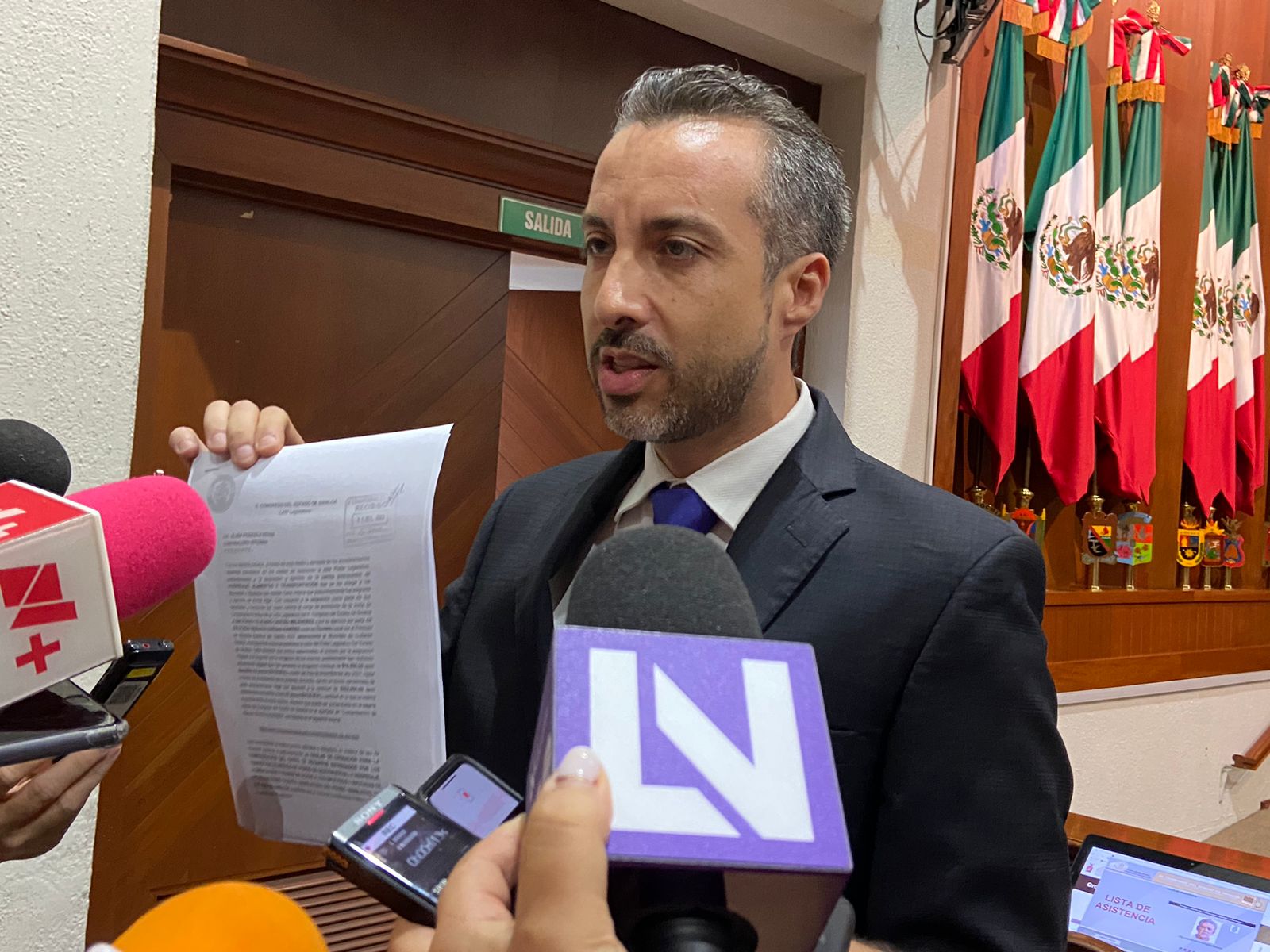 Gene Bojórquez denuncia a Serapio Vargas por la asignación de recursos de transportación