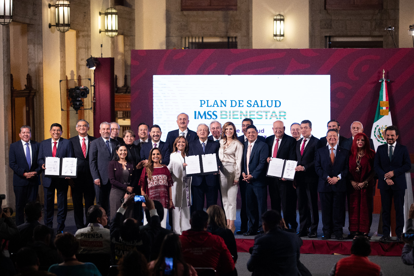 Gobernadores firman Acuerdo Nacional de la Federalización de los Servicios de Salud; acude Rocha a Palacio Nacional