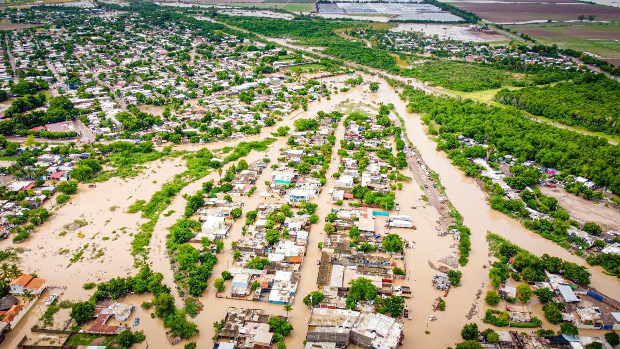 Gran parte de Villa Juárez, Navolato, bajo el agua, tras paso de la depresión tropical ‘Norma’