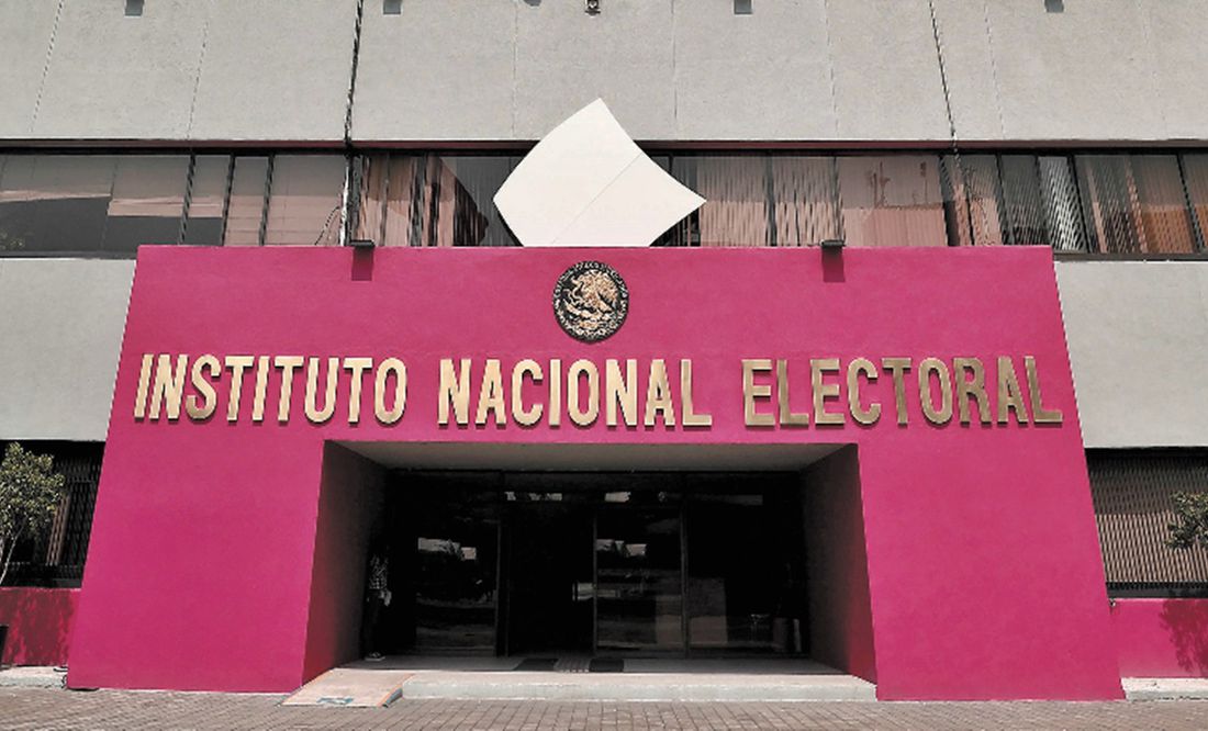 Directivo del INE es suspendido por alterar citas textuales de López Obrador