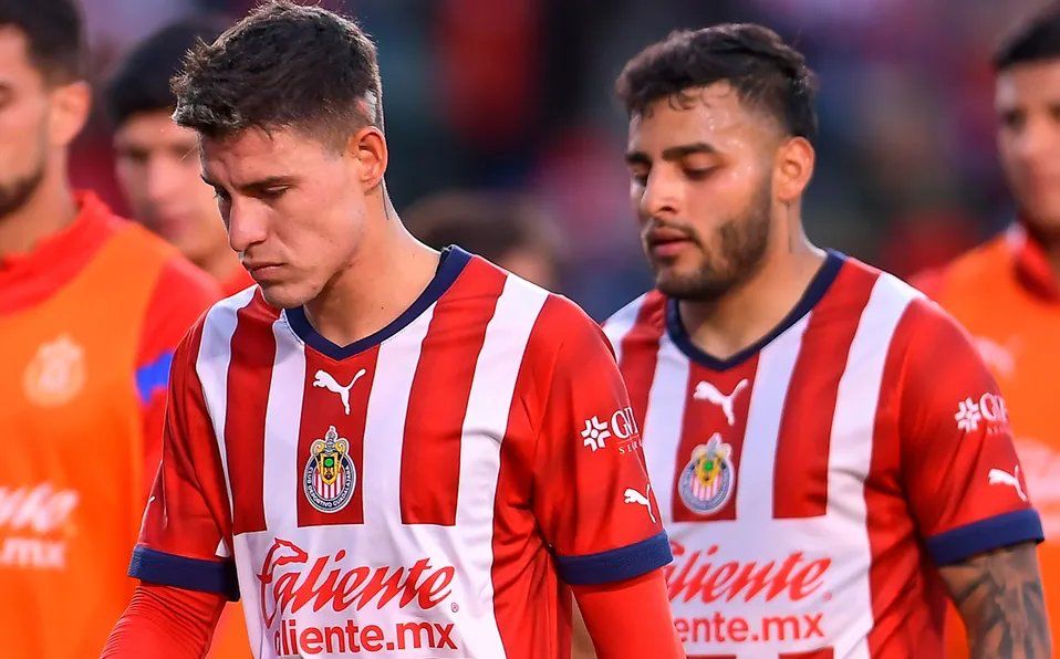 Las Chivas separan a Alexis Vega y dos jugadores mas por incumplimiento del reglamento interno