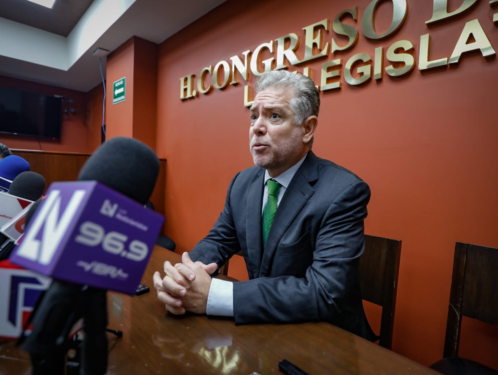 Solo dos diputados priistas quedaron en el Congreso; Luis de la Rocha es el coordinador de la bancada