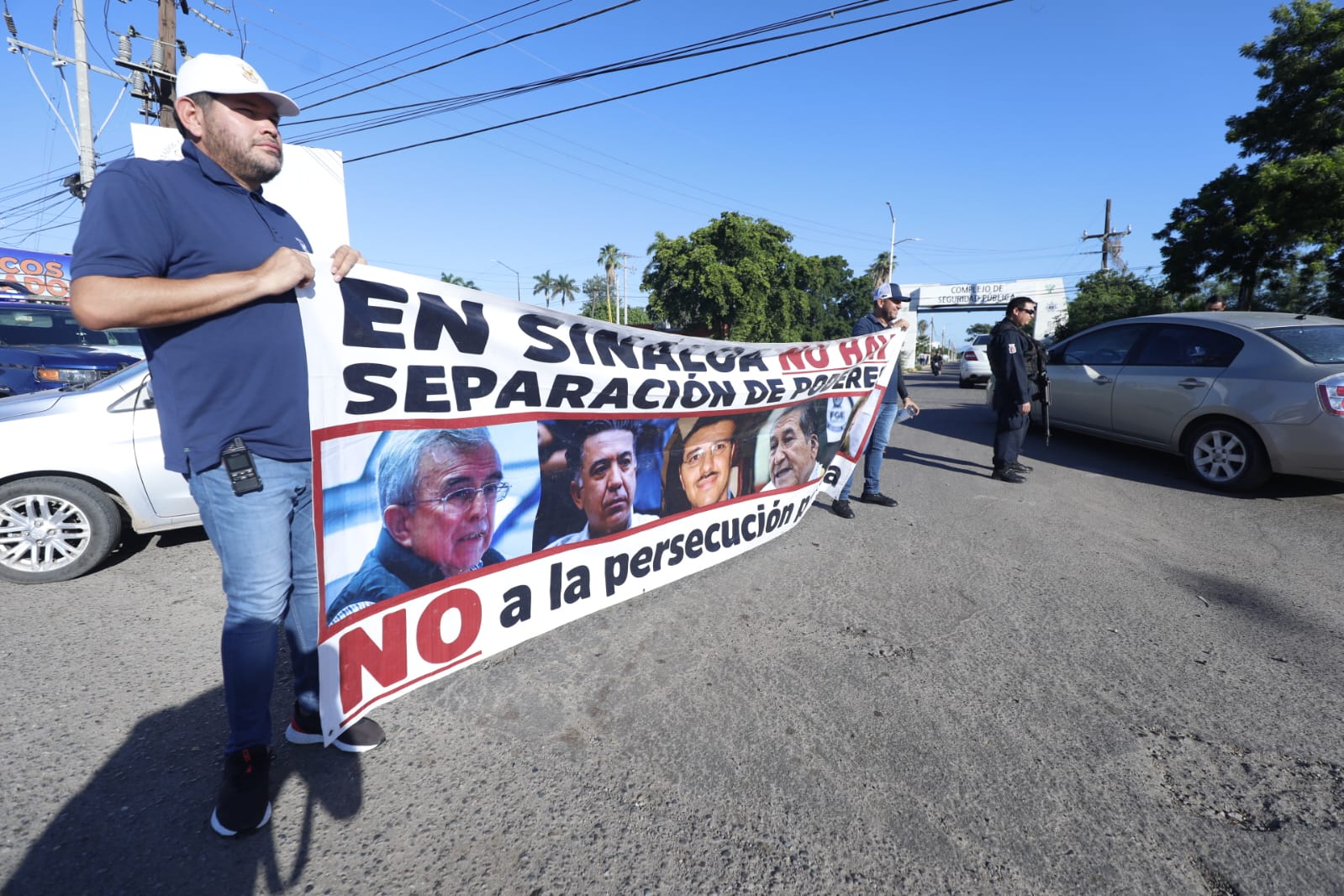¡Madueña no estás solo! Trabajadores de la UAS acuden al juzgado en apoyo al rector