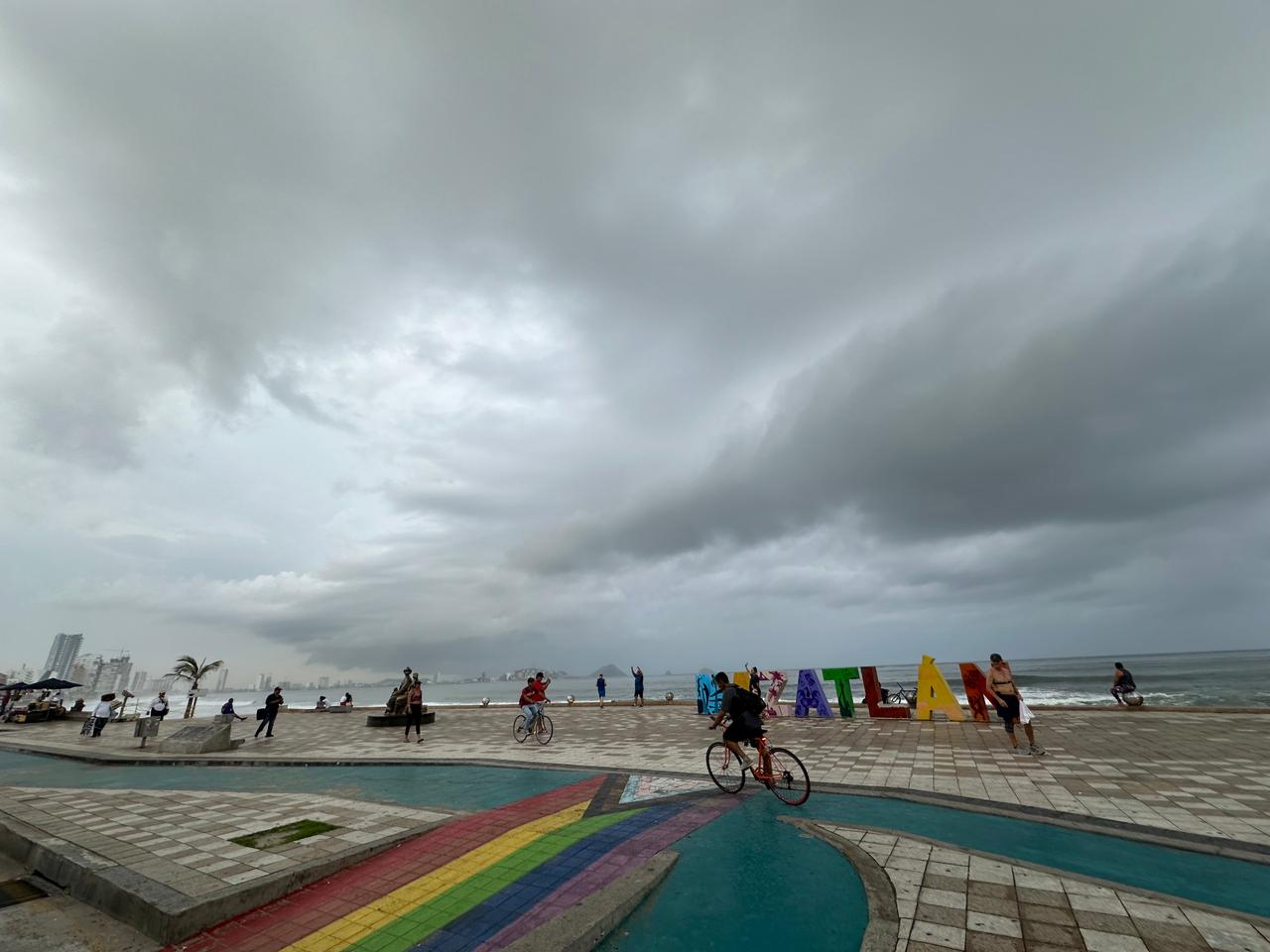 Cierran puerto de Mazatlán a la navegación por efectos de ‘Lidia’