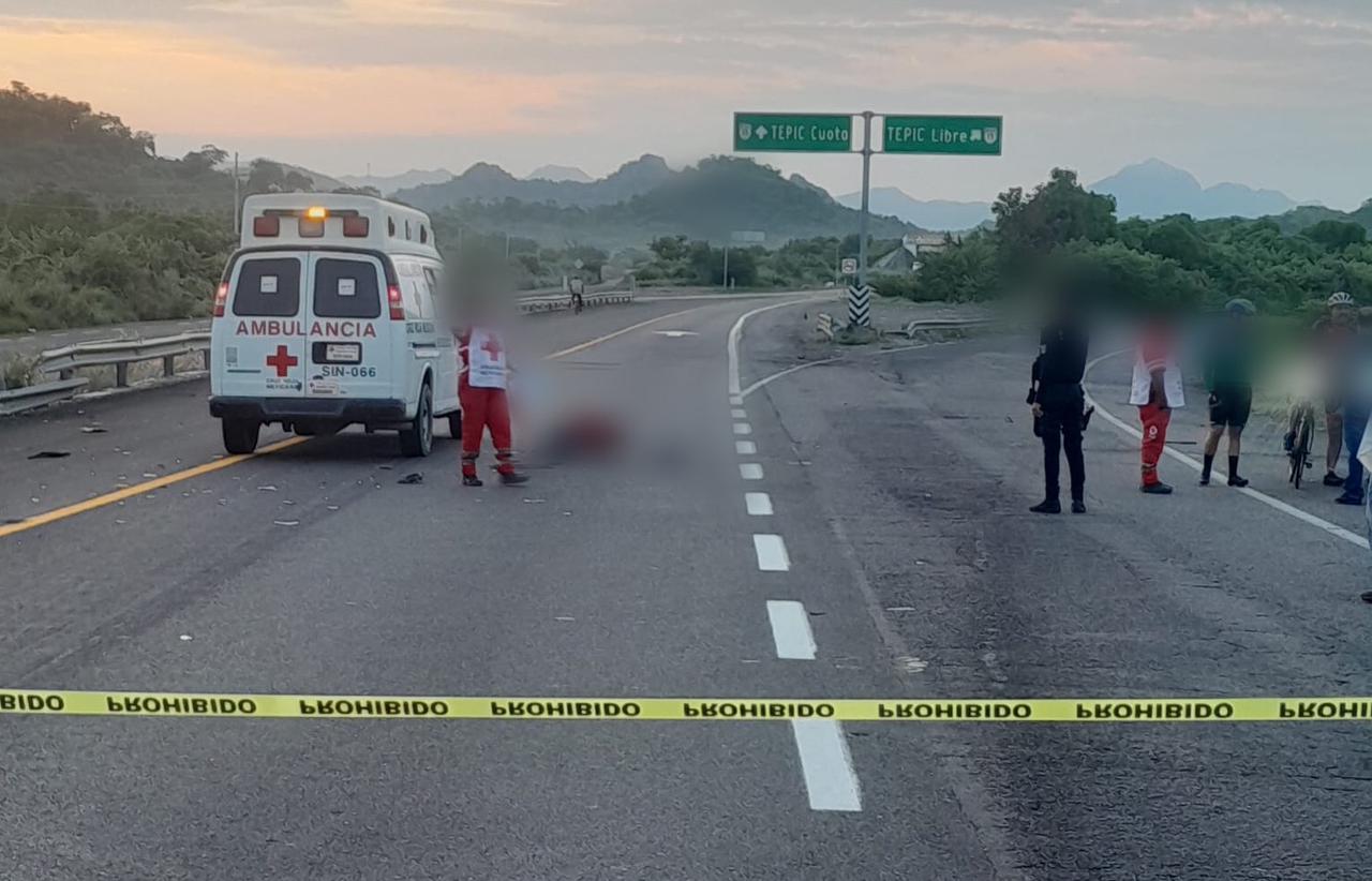 Muere ciclista tras ser atropellado sobre la autopista Mazatlán-Tepic, al sur de Escuinapa