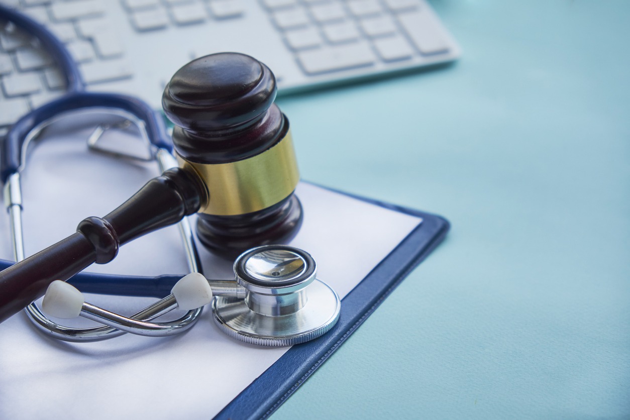 En Los Mochis ginecólogo y pediatra son denunciados penalmente por muerte de bebé; acusan negligencia médica