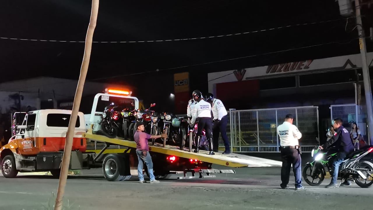 Los ‘Mortalicos’ la hacen de nuevo en Halloween, son perseguidos por tránsito y provocan accidente en Los Mochis