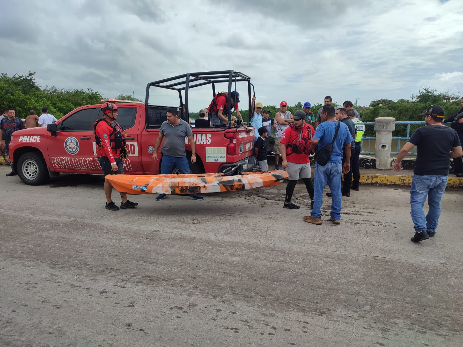 ‘No he comido, ni dormido, es mi hijo’; es Pedro el motociclista desaparecido en canal de Mazatlán
