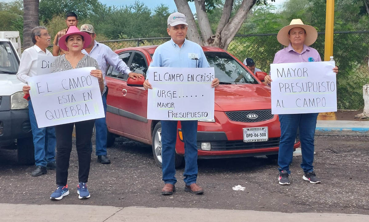 Productores realizan manifestación pacífica en la caseta de Alhuey, Angostura