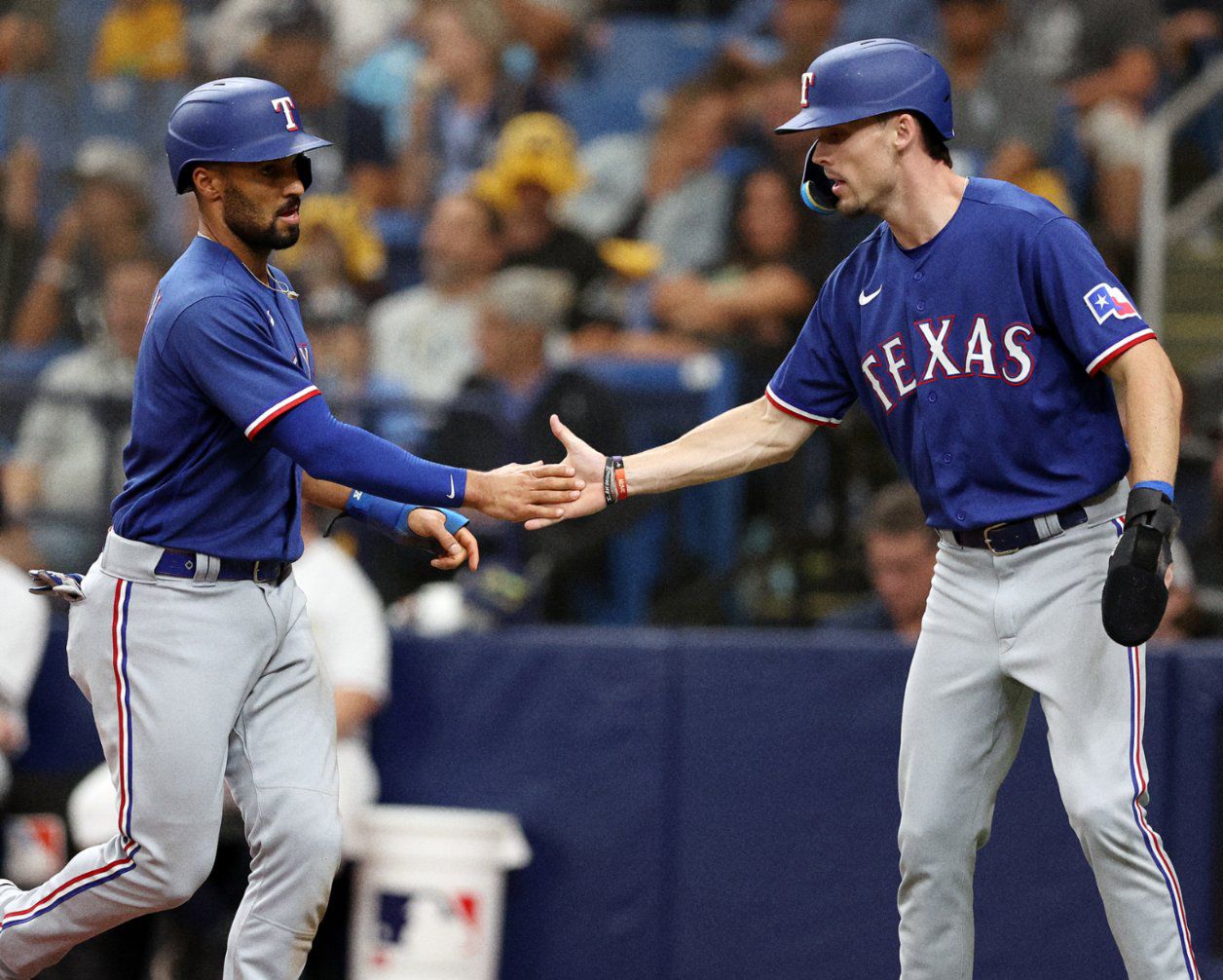 Rangers y Twins pegan primero en la serie del comodín en las Grandes Ligas