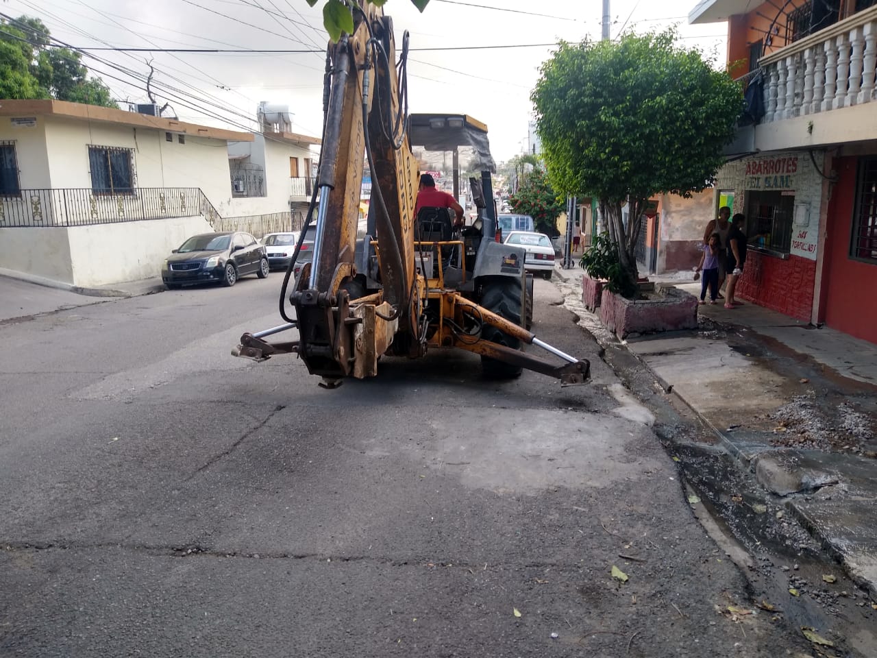 Reabren paso en la avenida Piaxtla, tras rehabilitar Jumapam la red de drenaje que colapsó en Mazatlán