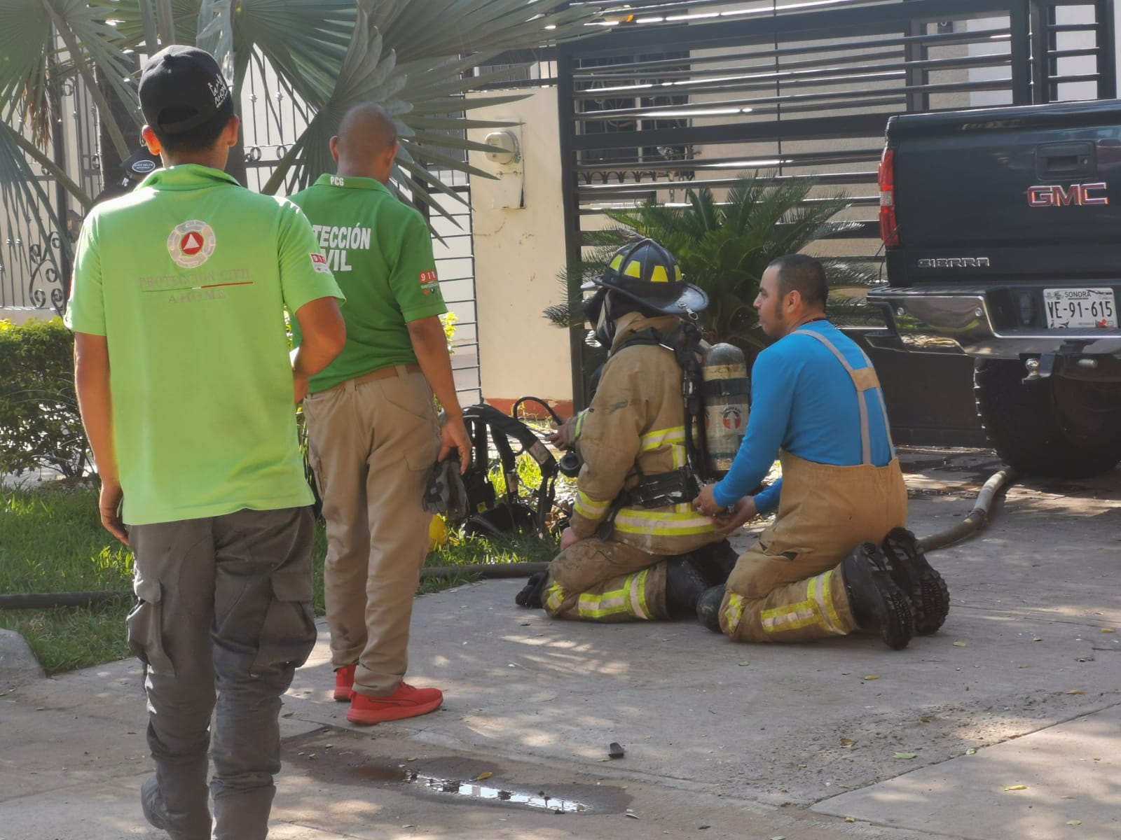 Explota tanque de gas y se incendia vivienda  en fraccionamiento de Los Mochis