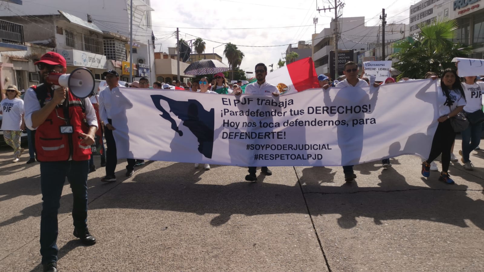 Se manifiestan trabajadores del Poder Judicial de la Federación; exigen no retirar los fideicomisos