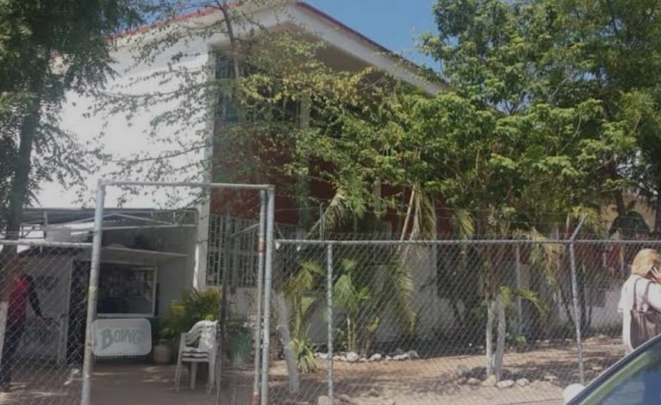 Madre de alumna de secundaria Nueva Creación en Culiacán acusa al director de acoso y discriminación a su hija