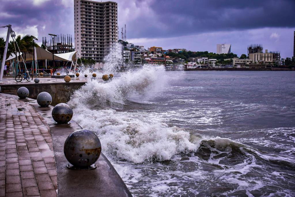 Seguirán las lluvias intermitentes en Mazatlán; exhorta Protección Civil a tomar sus precauciones