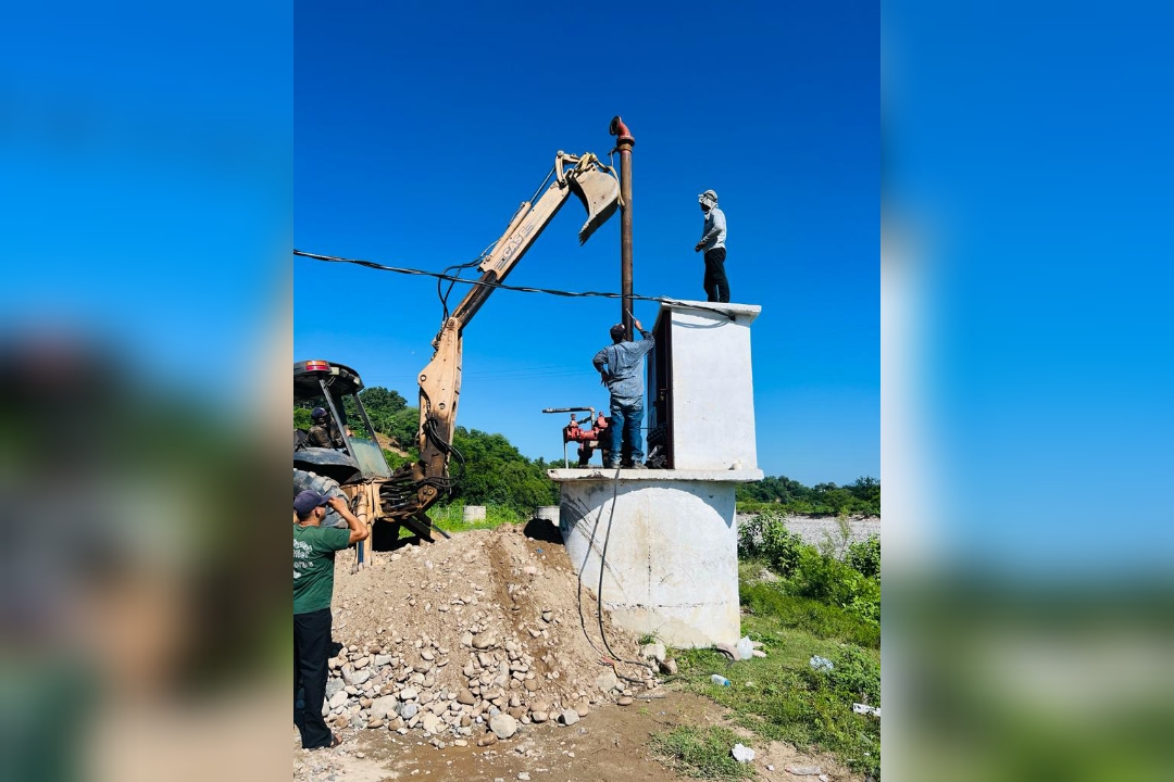 Investiga JAMPACH problema de tubería de agua tapada en la colonia Higueritas en Choix